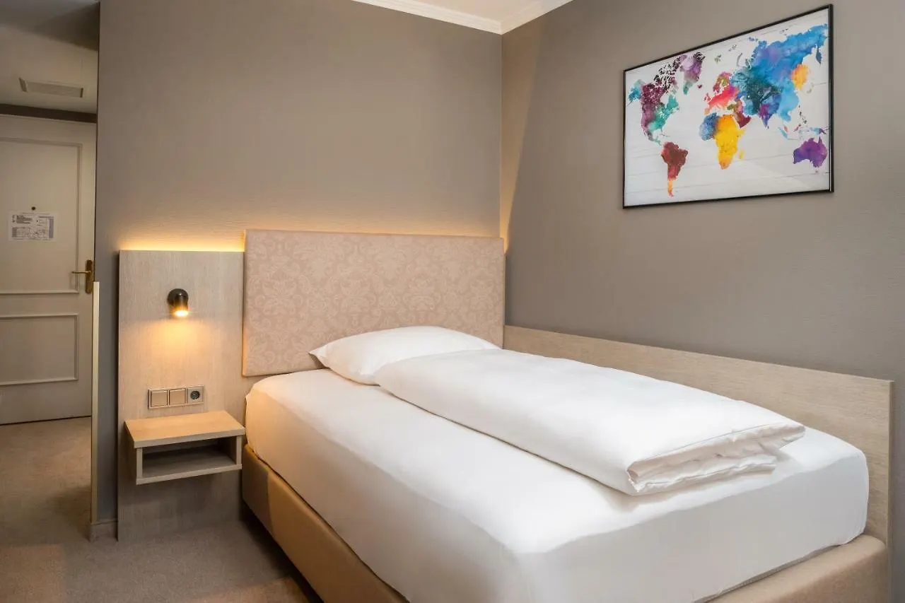 Awa Hotel Munich 4*,
